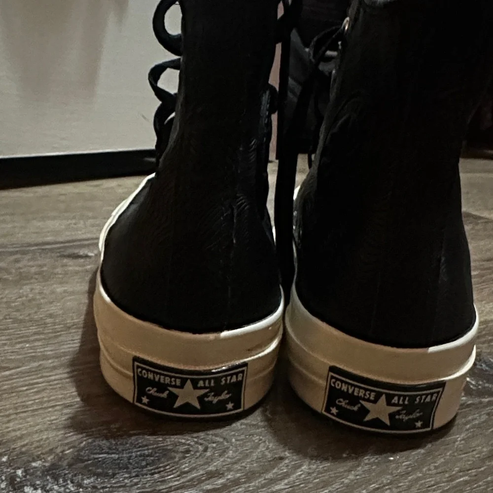 Sleek Black and White High-Top Sneakers - Picture 4 of 8
